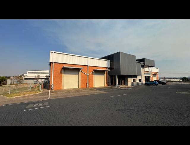 1,069M² WAREHOUSE TO LET IN LONGLAKE